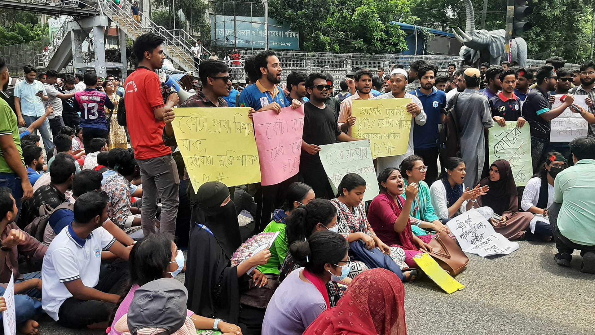 রাজপথ ছাড়বেন না শিক্ষার্থীরা, ব্লকেড চলবে